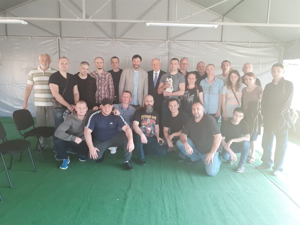 Освобожденные Украиной граждане перед вылетом в РФ